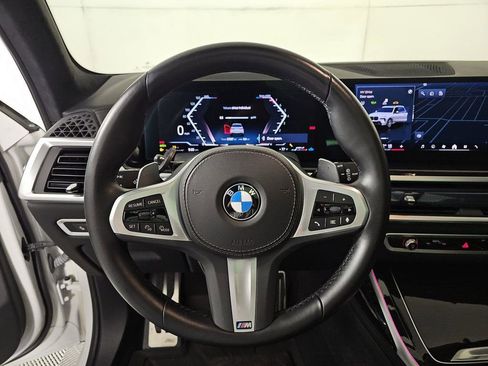 Used 2024 BMW X7 xDrive40i w/ M Sport Package image 11