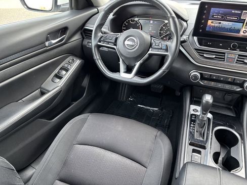 Used 2024 Nissan Altima 2.5 SV w/ SV Premium Package image 19