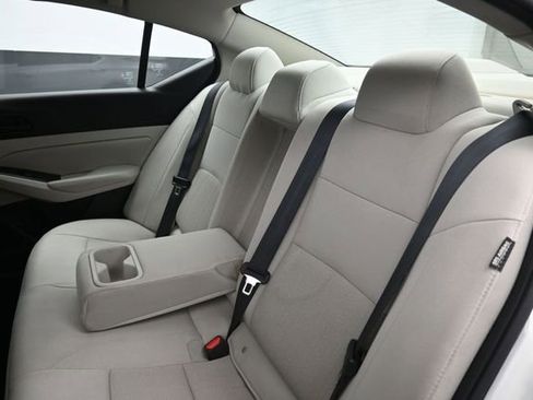 Used 2024 Nissan Altima 2.5 SV AWD/4WD image 23
