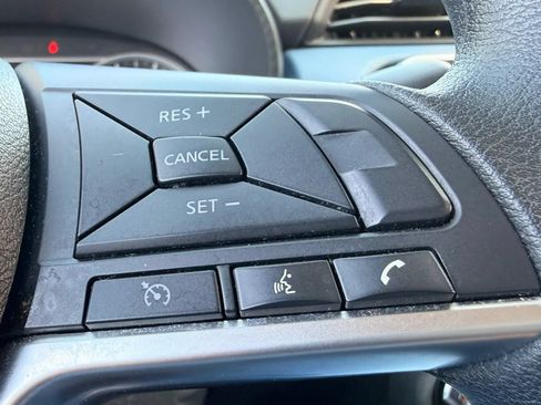 Used 2025 Nissan Versa SV FWD image 19