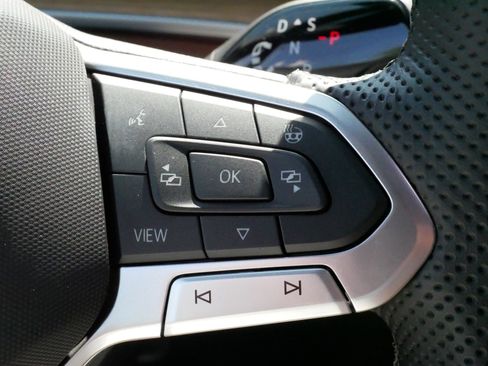 Certified 2025 Volkswagen Tiguan SEL R-Line AWD/4WD image 25