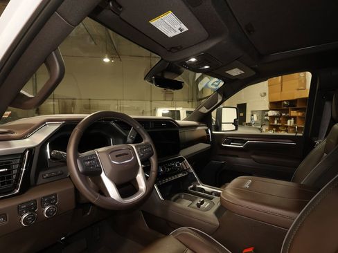 Certified 2025 GMC Sierra 2500 Denali w/ Denali Reserve Package image 9