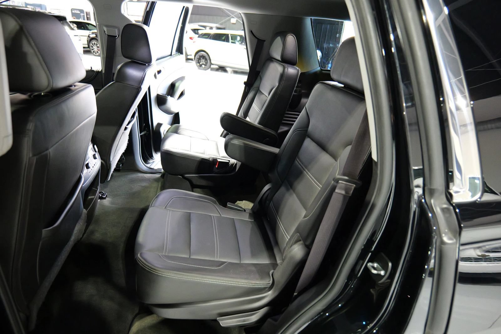 Used 2017 GMC Yukon Denali w/ Open Road Package AWD/4WD image 14