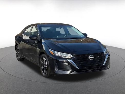 Used 2025 Nissan Sentra SV image 3