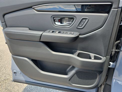 Used 2025 Honda Pilot Touring image 27