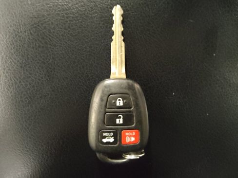 Used 2013 Toyota Camry SE FWD image 32