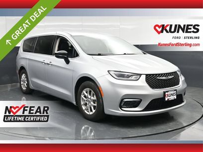 Used 2024 Chrysler Pacifica Touring-L