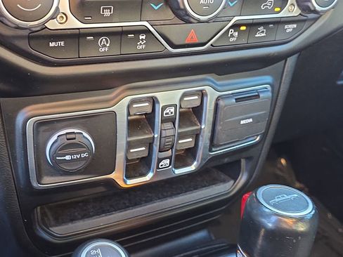 Used 2021 Jeep Gladiator Overland image 23