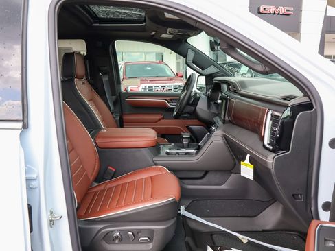 New 2026 GMC Sierra 1500 Denali Ultimate w/ LPO, Black Badging Package AWD/4WD image 32