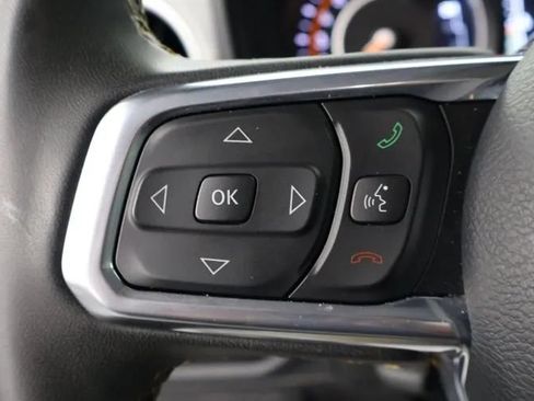Used 2025 Jeep Wrangler Unlimited Sahara AWD/4WD image 30