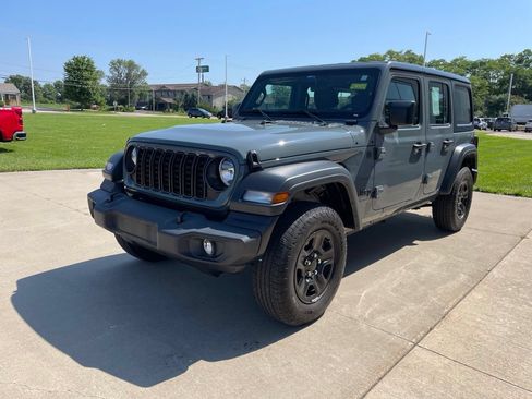 Used 2024 Jeep Wrangler Unlimited Sport AWD/4WD image 2