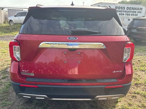 Used 2021 Ford Explorer XLT w/ Equipment Group 202A AWD/4WD image 11