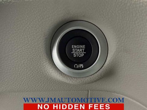 Used 2021 Chrysler Pacifica Touring-L image 41