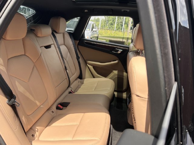 Used 2023 Porsche Macan Turbo AWD/4WD image 33