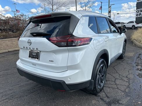 Used 2026 Nissan Rogue SV w/ SV Premium Package image 12