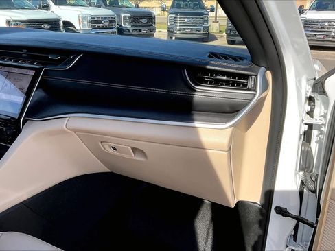 Used 2024 Jeep Grand Cherokee Limited w/ Trailer Tow Package image 18