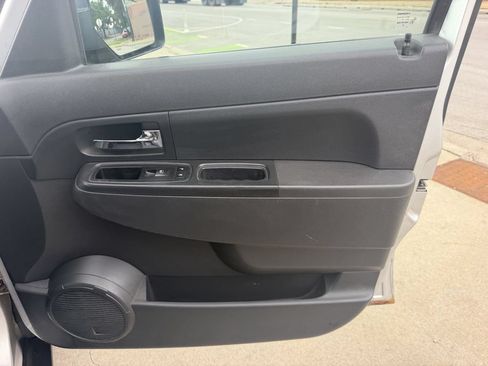 Used 2012 Jeep Liberty Sport AWD/4WD image 31