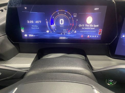 Used 2024 Chevrolet Traverse LT image 3