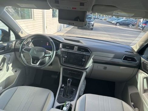 Used 2023 Volkswagen Tiguan SE image 12