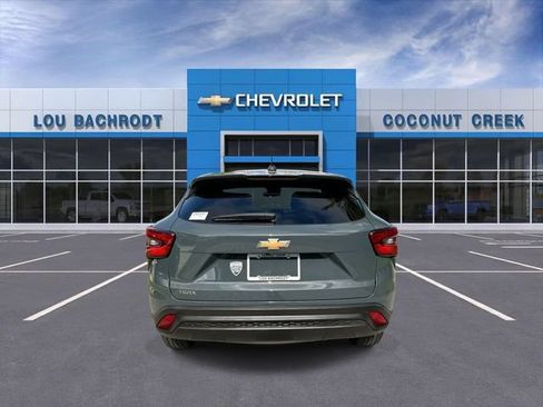 Used 2025 Chevrolet Trax LS w/ LS Convenience Package FWD image 7