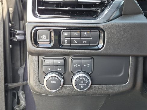 Used 2025 GMC Yukon XL Denali AWD/4WD image 28