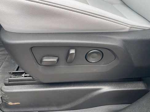 New 2025 Chevrolet Suburban Premier image 24