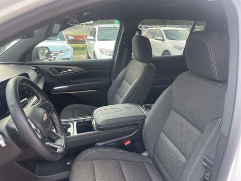 Used 2024 Chevrolet Traverse LT FWD image 8