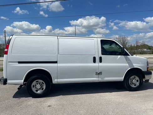 Used 2021 Chevrolet Express 2500 w/ Driver Convenience Package RWD image 4
