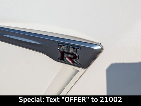 Used 2021 Nissan GT-R Premium image 13