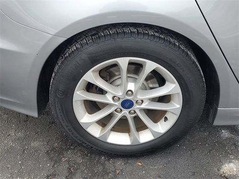 Used 2020 Ford Fusion SE image 5