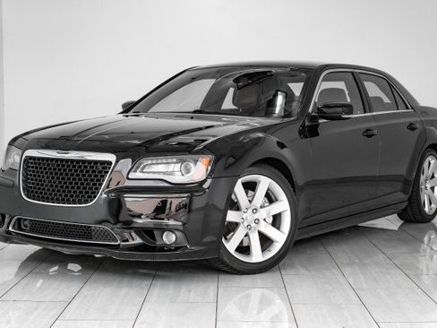 Used 2012 Chrysler 300 SRT8 w/ 19-Premium Speaker Group image 4