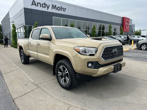 Used 2018 Toyota Tacoma TRD Sport AWD/4WD image 2