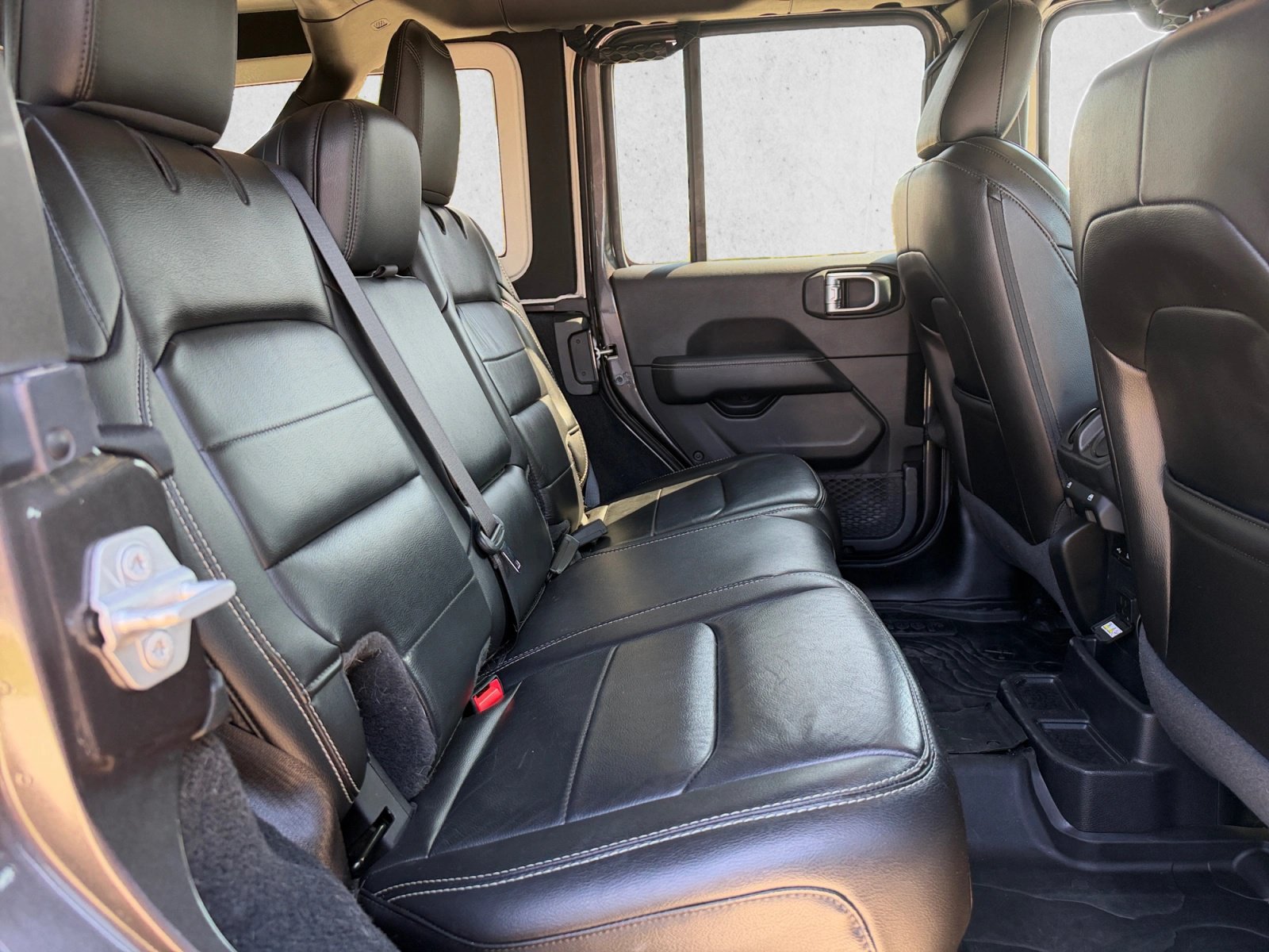 Used 2020 Jeep Wrangler Unlimited Sahara AWD/4WD image 25