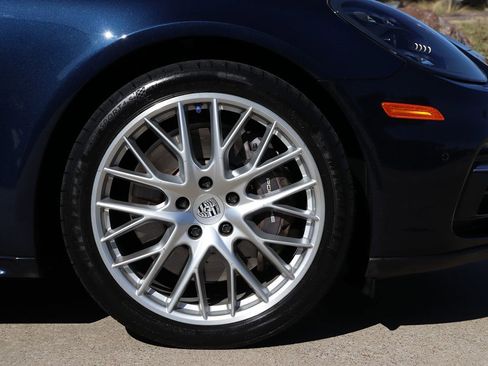 Used 2018 Porsche Panamera 4 image 58