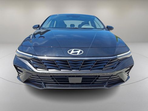 New 2026 Hyundai Elantra SEL Sport Premium FWD image 2