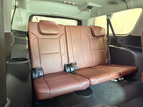 Used 2020 Chevrolet Suburban Premier w/ Premier Plus Edition AWD/4WD image 37