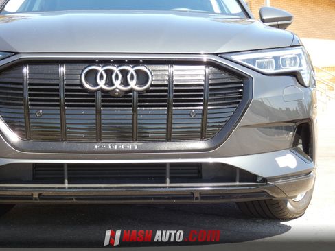 Used 2021 Audi e-tron Premium w/ Convenience Plus Package AWD/4WD image 16