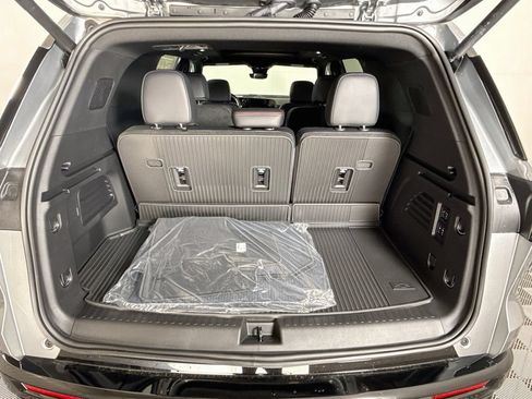New 2026 Chevrolet Traverse RS w/ LPO, Floor Liner Package AWD/4WD image 27