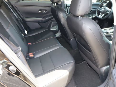 Used 2025 Nissan Sentra SR w/ SR Premium Package FWD image 18