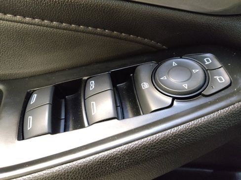 Used 2022 Chevrolet Traverse LT FWD image 27
