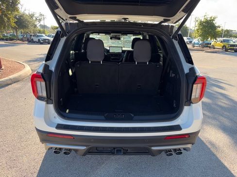 Used 2025 Ford Explorer Platinum w/ Ultimate Package RWD image 28