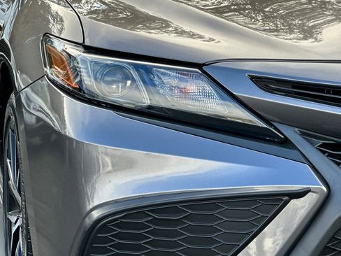 Used 2021 Toyota Camry SE image 10