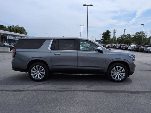 Used 2022 Chevrolet Suburban Premier AWD/4WD image 14