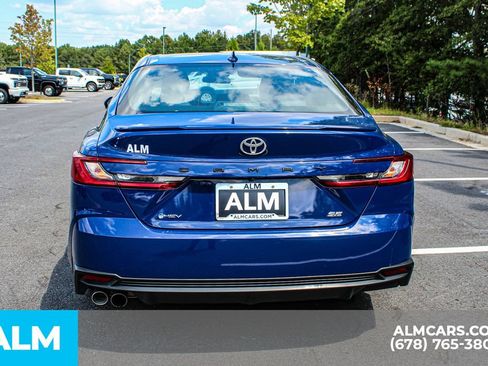 Used 2025 Toyota Camry SE image 11