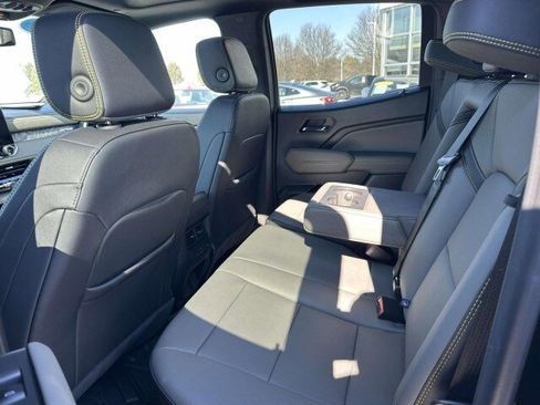 Used 2025 Chevrolet Colorado ZR2 w/ Midnight Edition image 12