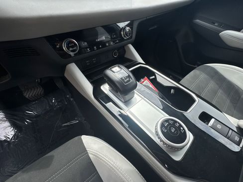 Used 2025 Mitsubishi Outlander SE FWD image 30