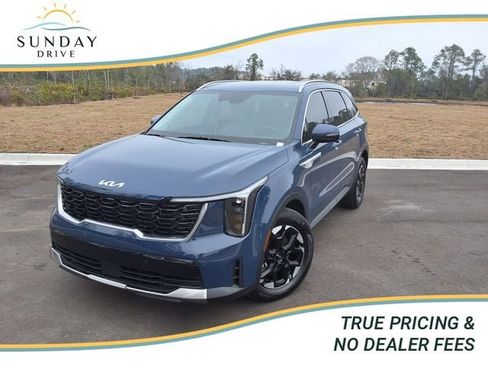 Used 2025 Kia Sorento S image 1