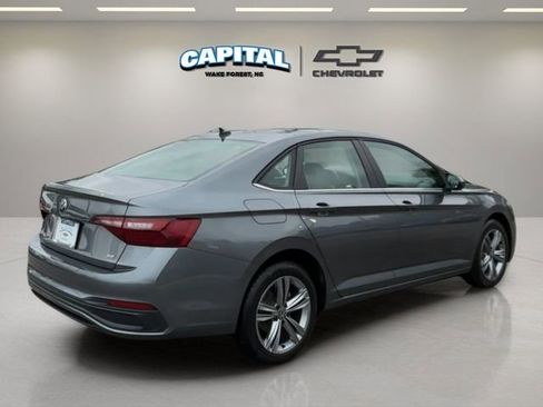 Used 2024 Volkswagen Jetta SE image 5