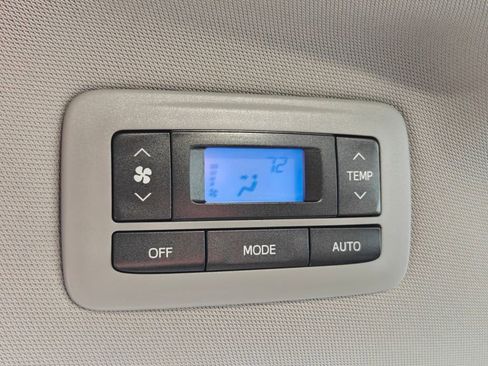 Used 2015 Toyota Sienna LE image 26