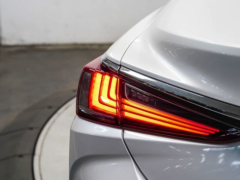 Used 2024 Lexus ES 350 w/ Accessory Package (Z1) FWD image 11